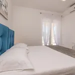 Apartment Bonaca - 10m To The Sea Grebastica
