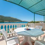 Bonaca - 10m To The Sea Apartment Grebastica