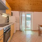 Bonaca - 10m To The Sea Apartment Grebastica