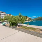Bonaca - 10m To The Sea Apartment Grebastica