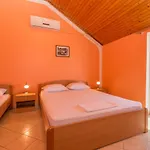 Bonaca - 10m To The Sea Apartment Grebastica