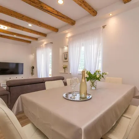 Bonaca - 10m To The Sea Apartment