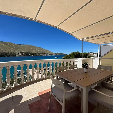 Bonaca - 10m To The Sea Apartment Grebastica
